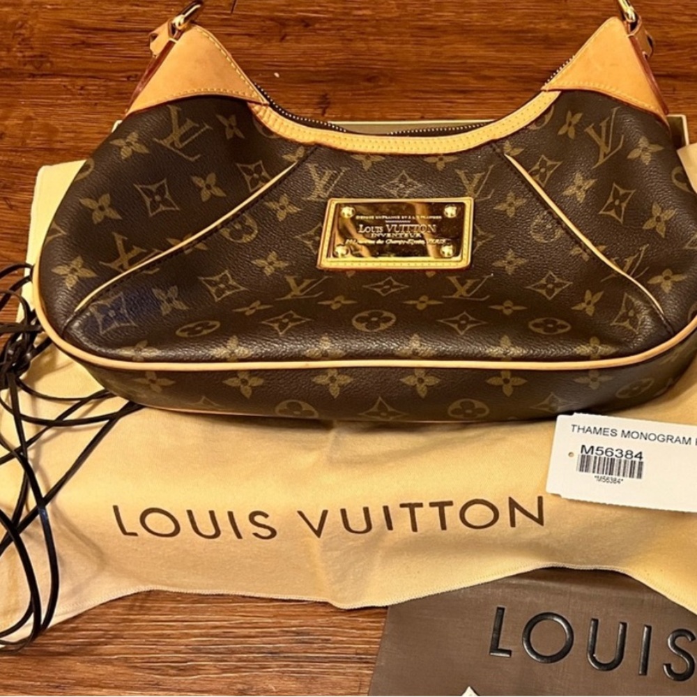 🌟 Authentic! 🌟 Louis Vuitton Thames Monogram PM Bag